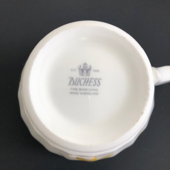 Duchess tea cup & saucer - Picture 7 of 7